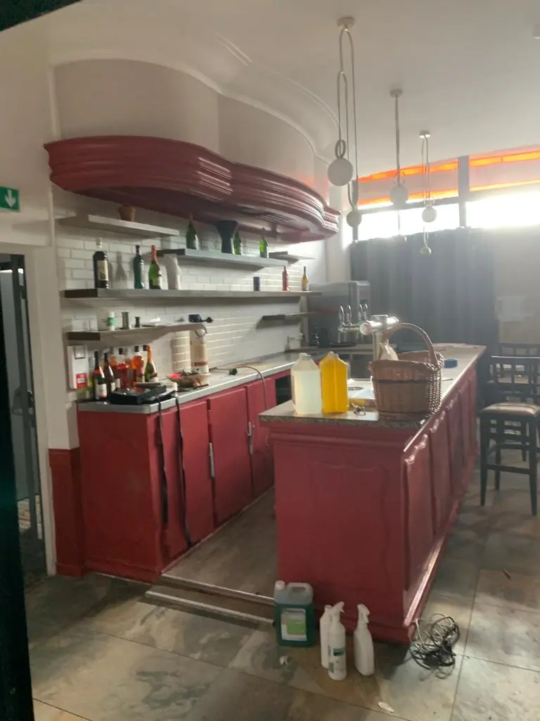 Restaurant avant - bar